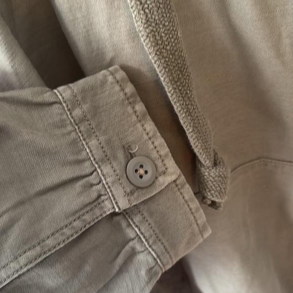 AE Pullover - Picture 2 of 5